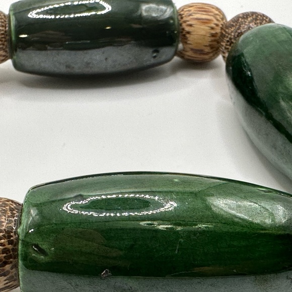 Huge safari look necklace with wood and three intriguing hunter green pieces - Picture 7 of 16